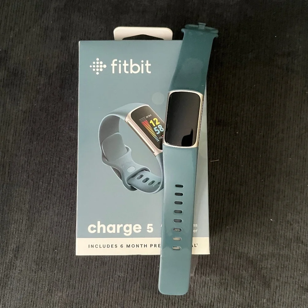 Fitbit Charge 5 Fitness & Health tracker, smart watch - Picture 2 of 9